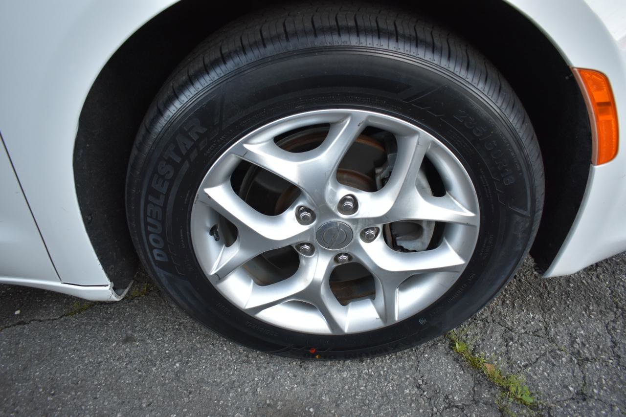 Used 2020 Chrysler Pacifica Limited image 37