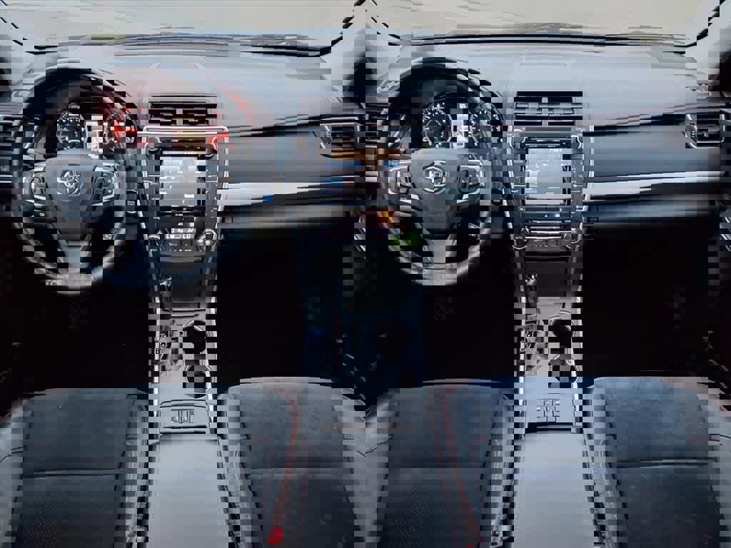 Used 2017 Toyota Camry LE image 11