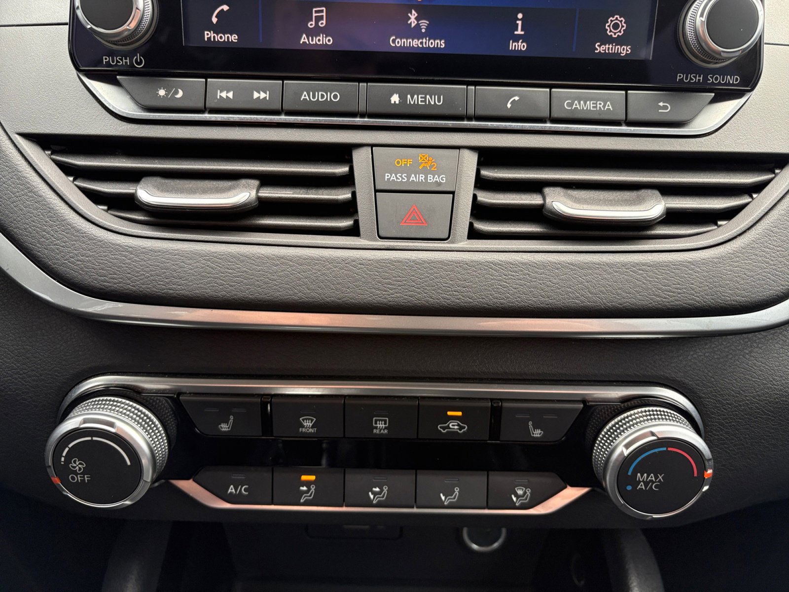 Used 2022 Nissan Altima 2.5 SV w/ SV Premium Package image 16