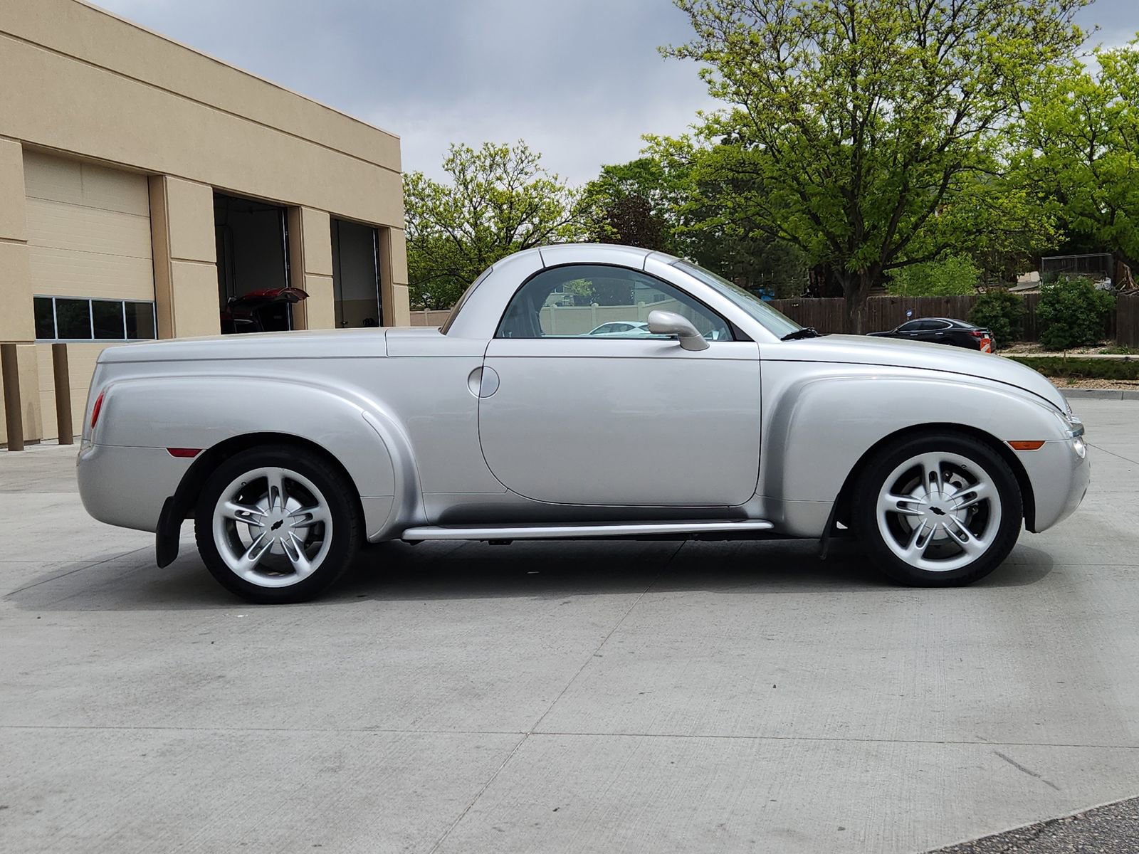 Used 2005 Chevrolet SSR w/ Preferred Equipment Group RWD image 6