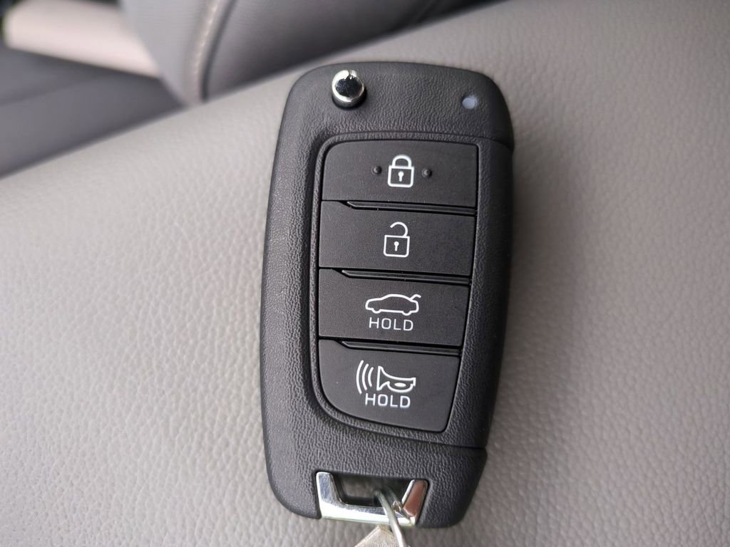 New 2026 Hyundai Elantra SE FWD image 32