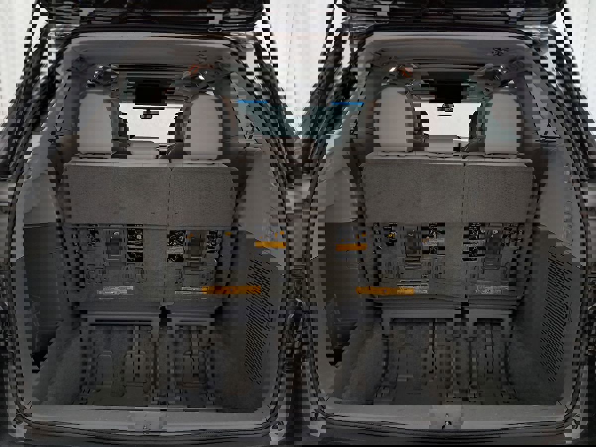 Used 2013 Toyota Sienna Limited w/ Premium Pkg image 32