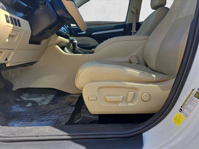 Used 2018 Toyota Highlander XLE AWD/4WD image 28