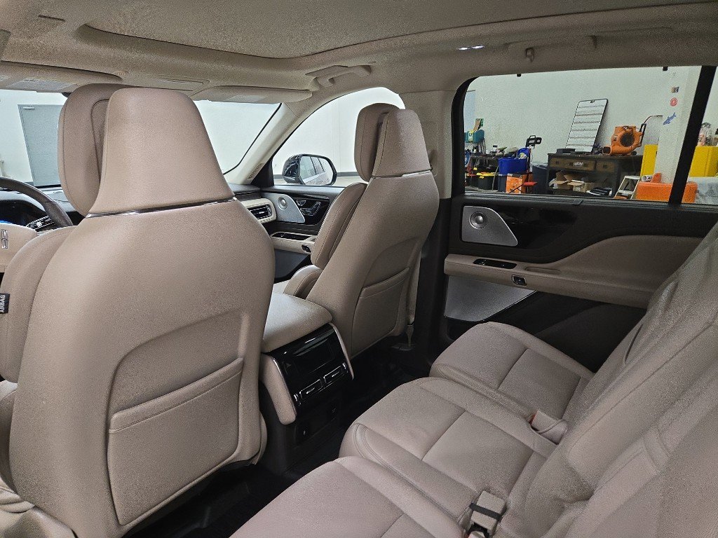Used 2020 Lincoln Aviator Reserve w/ Equipment Group 201A image 12