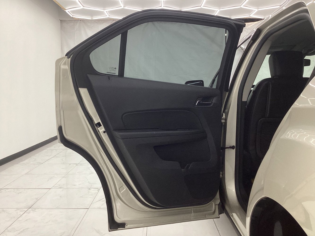 Used 2016 Chevrolet Equinox LTZ w/ Enhanced Convenience Package image 24