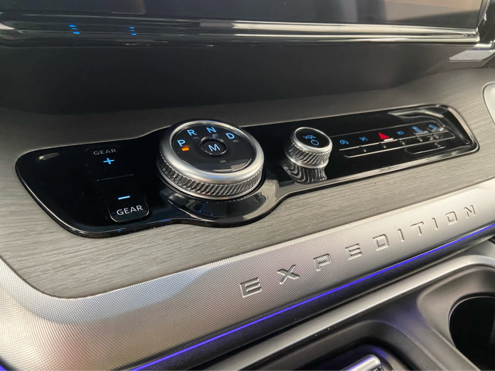 Used 2025 Ford Expedition Platinum image 43