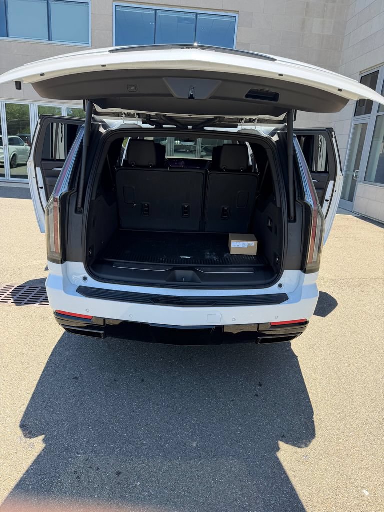 Used 2026 Cadillac Escalade ESV Sport w/ Touring Package AWD/4WD image 8