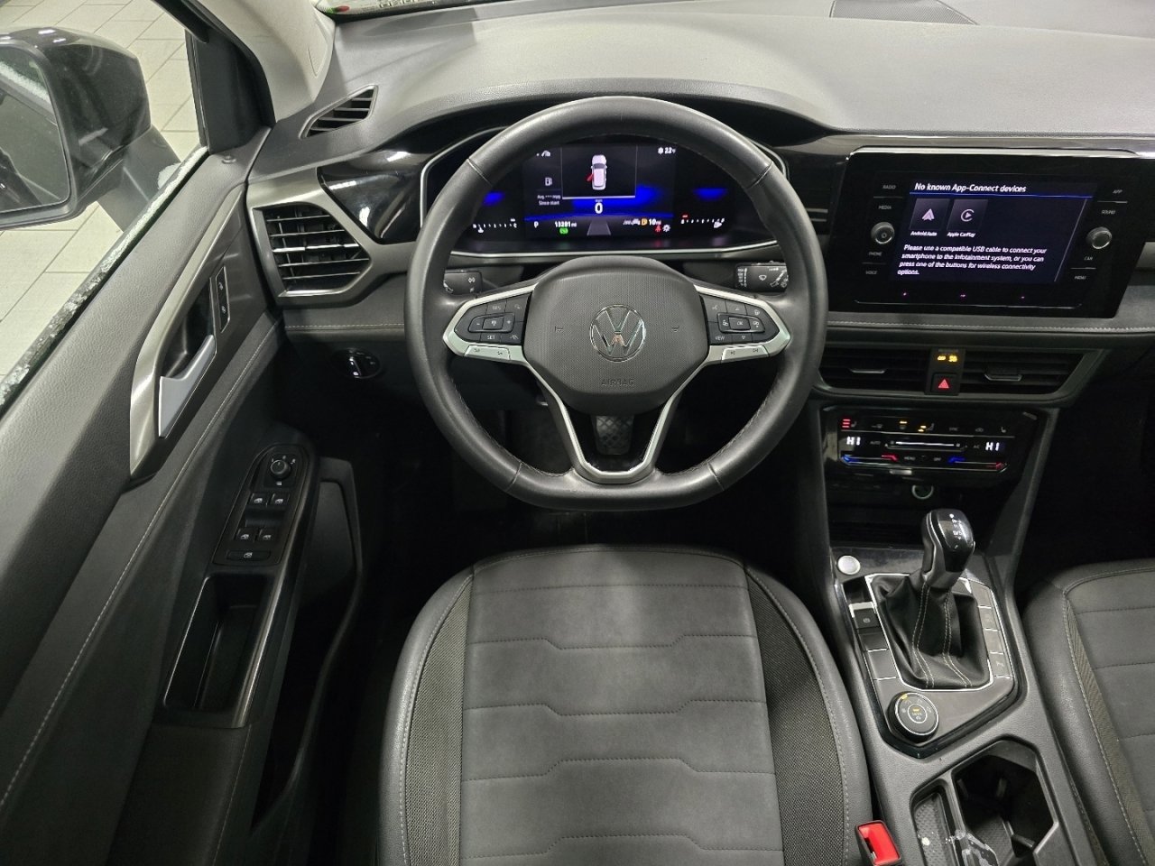 Used 2025 Volkswagen Taos SE image 23