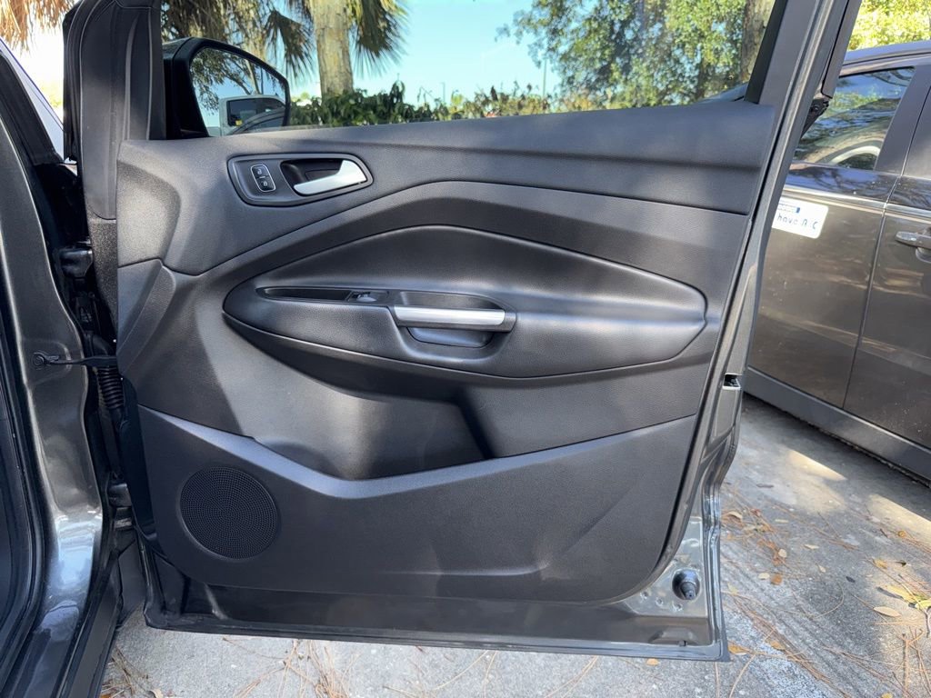 Used 2017 Ford Escape Titanium image 18