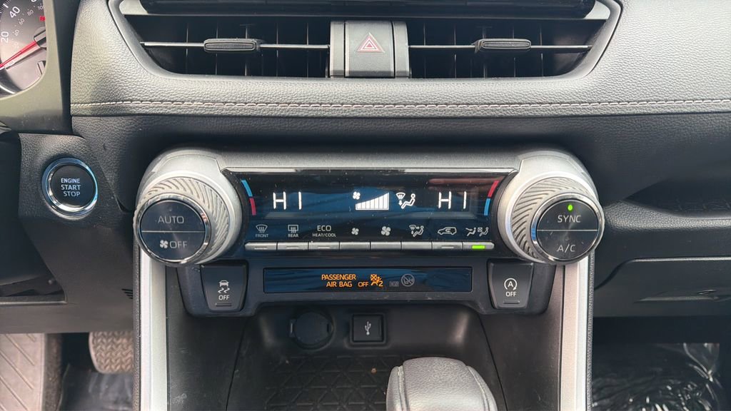 Used 2022 Toyota RAV4 XLE image 24