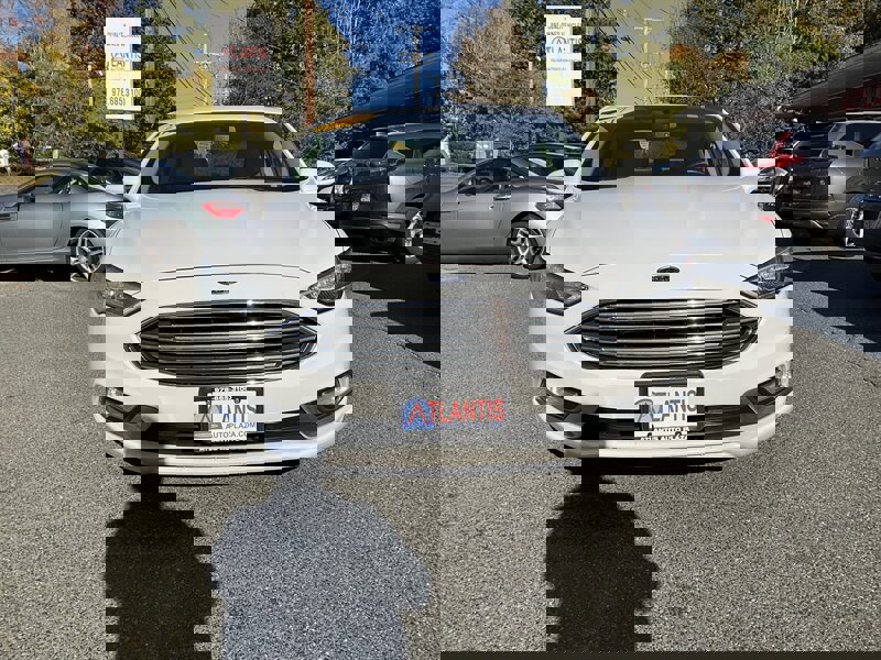 Used 2017 Ford Fusion SE w/ Fusion SE Technology Package image 2