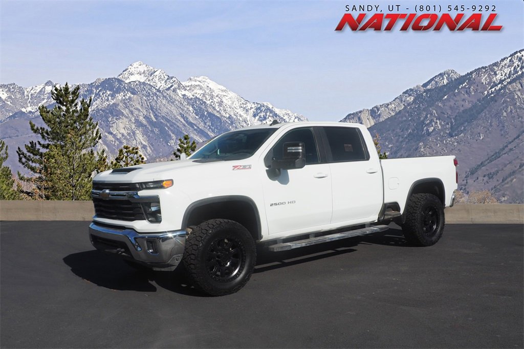 Used 2024 Chevrolet Silverado 2500 LT image 1