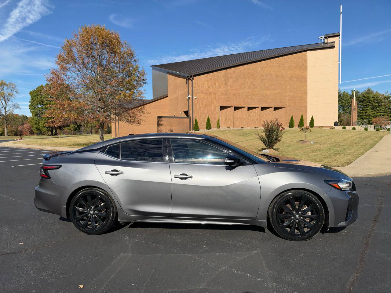 Used 2023 Nissan Maxima SR w/ Sport Mat Group FWD image 5
