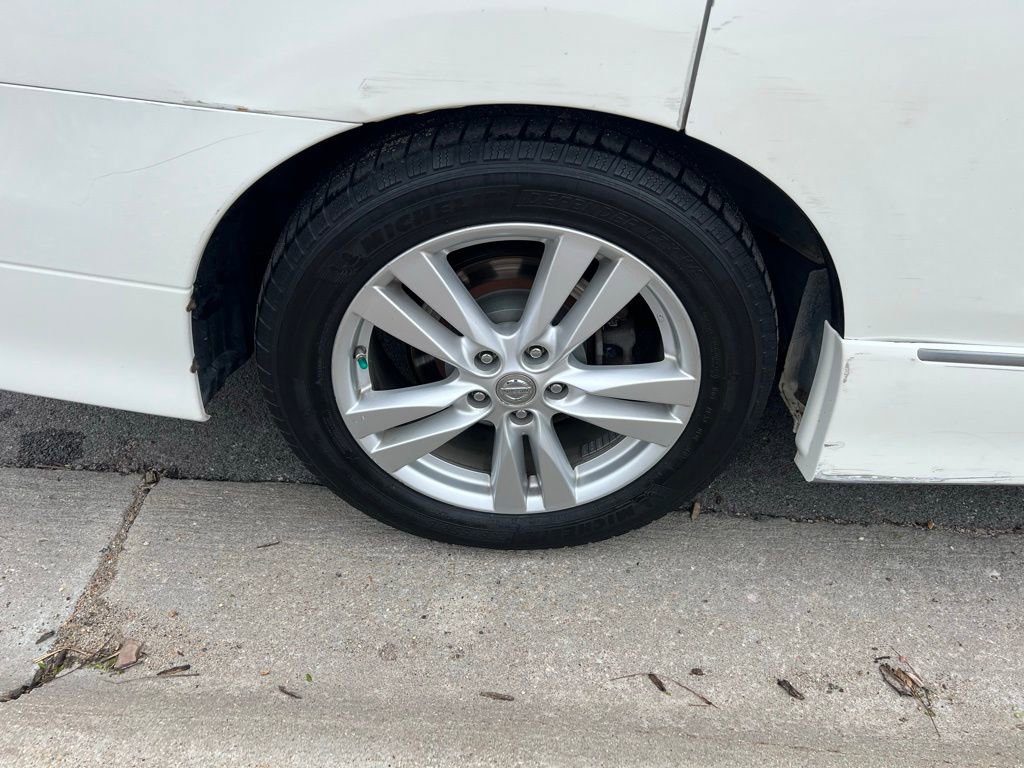 Used 2011 Nissan Quest LE FWD image 10