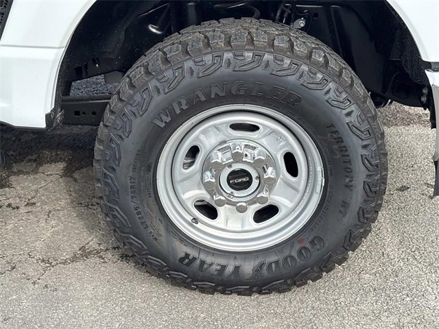New 2026 Ford F250 XL w/ XL Off-Road Package image 9