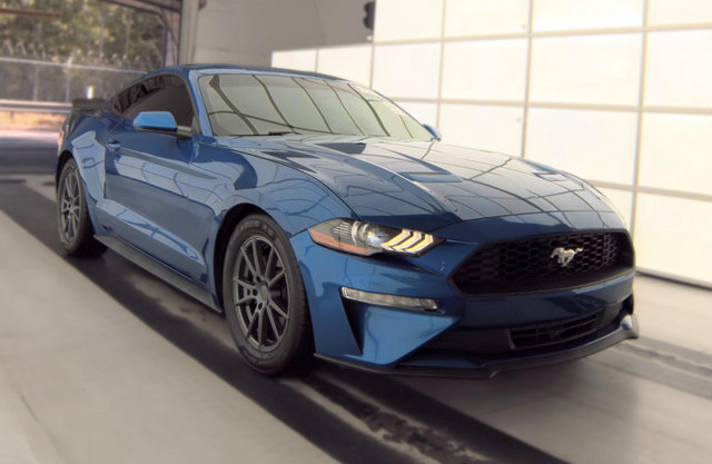 Used 2018 Ford Mustang Coupe RWD image 4
