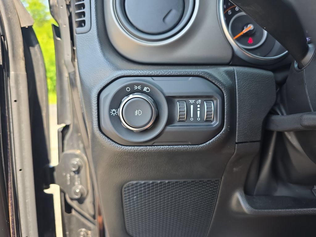 Used 2022 Jeep Wrangler Sport AWD/4WD image 25