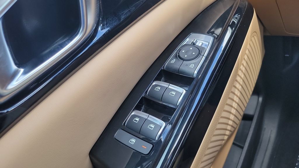 Used 2024 Kia Carnival EX FWD image 18