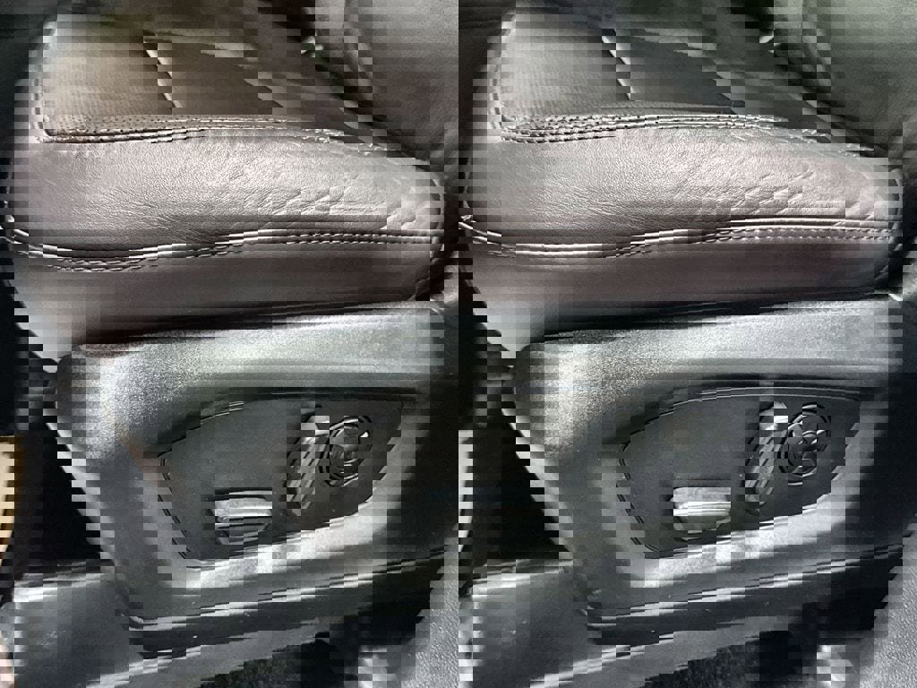 Used 2025 Ford Explorer Platinum w/ Ultimate Package image 13