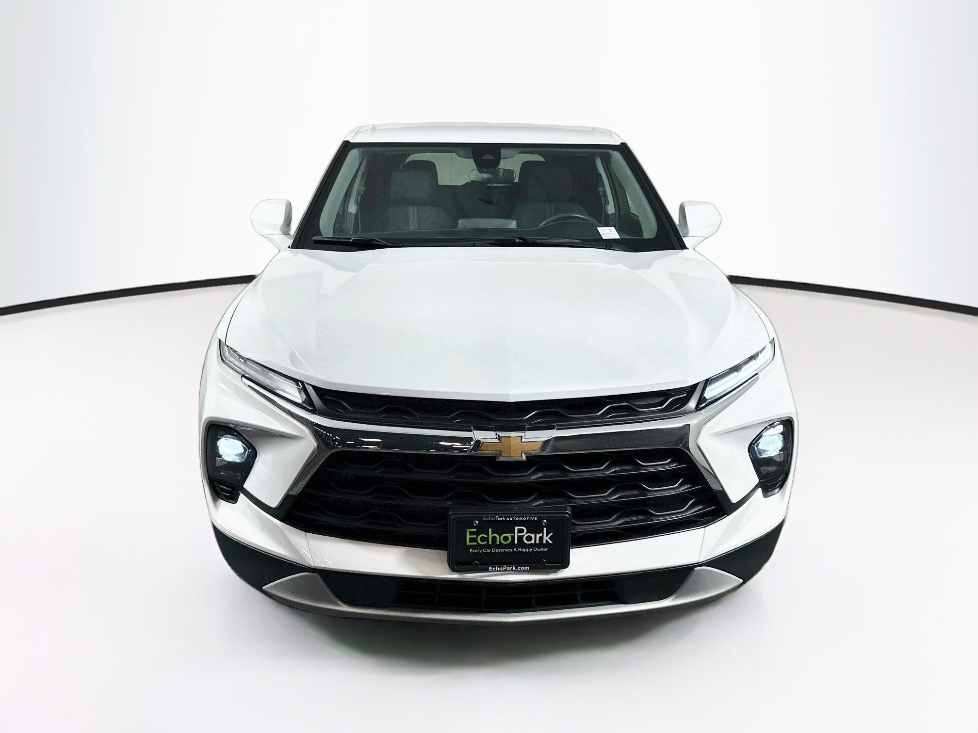 Used 2025 Chevrolet Blazer LT FWD image 2