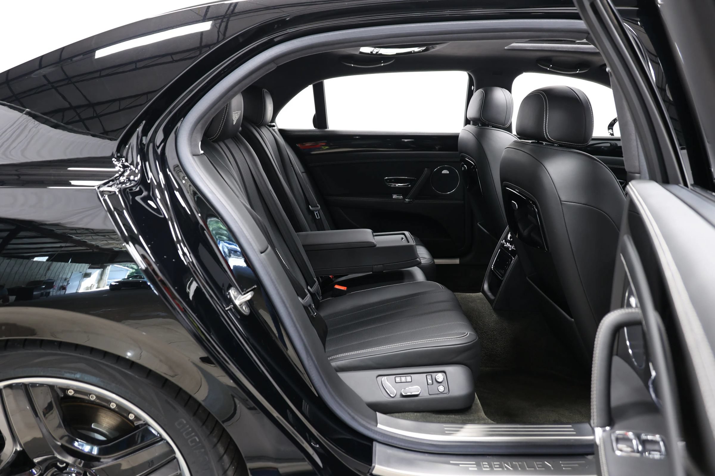 Used 2015 Bentley Flying Spur V8 AWD/4WD image 70