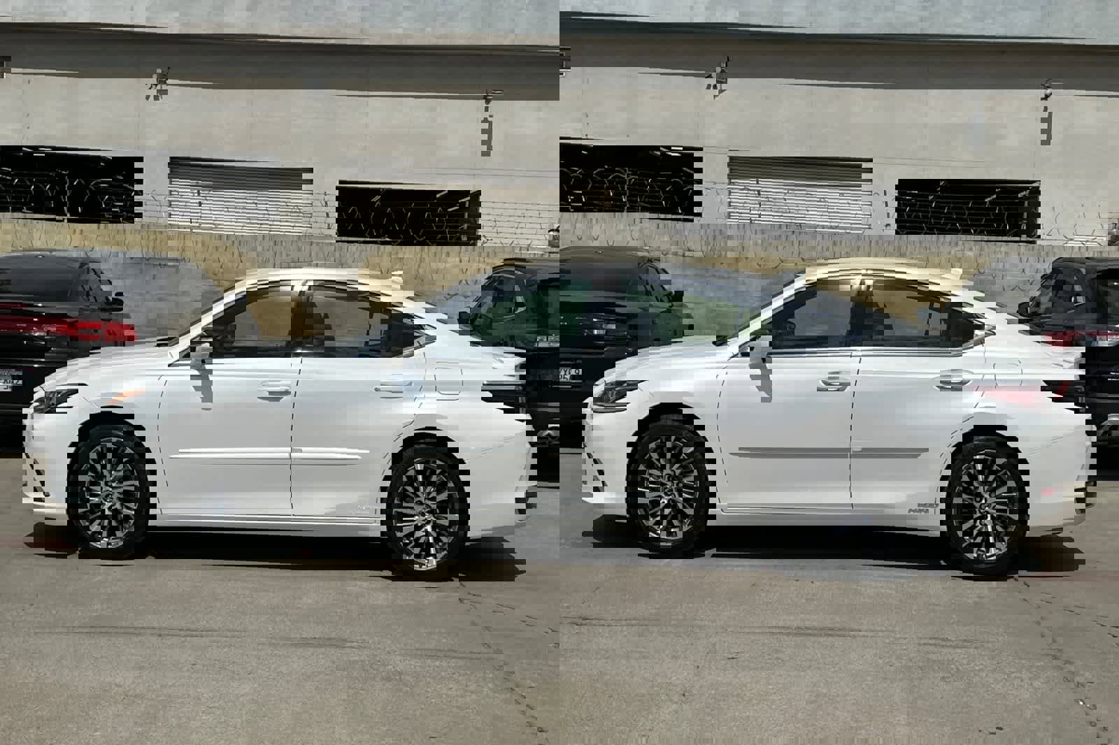 Used 2019 Lexus ES 300h w/ Premium Package image 6