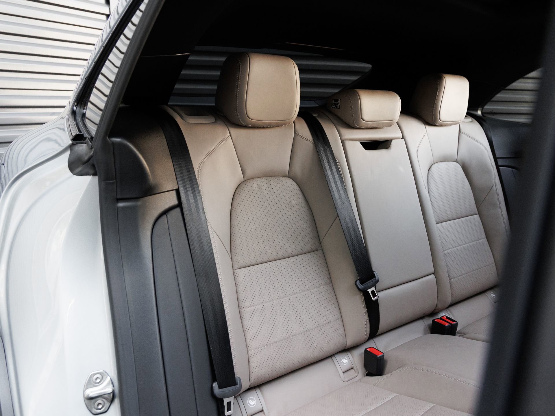 Certified 2025 Porsche Macan 4S Electric AWD/4WD image 32