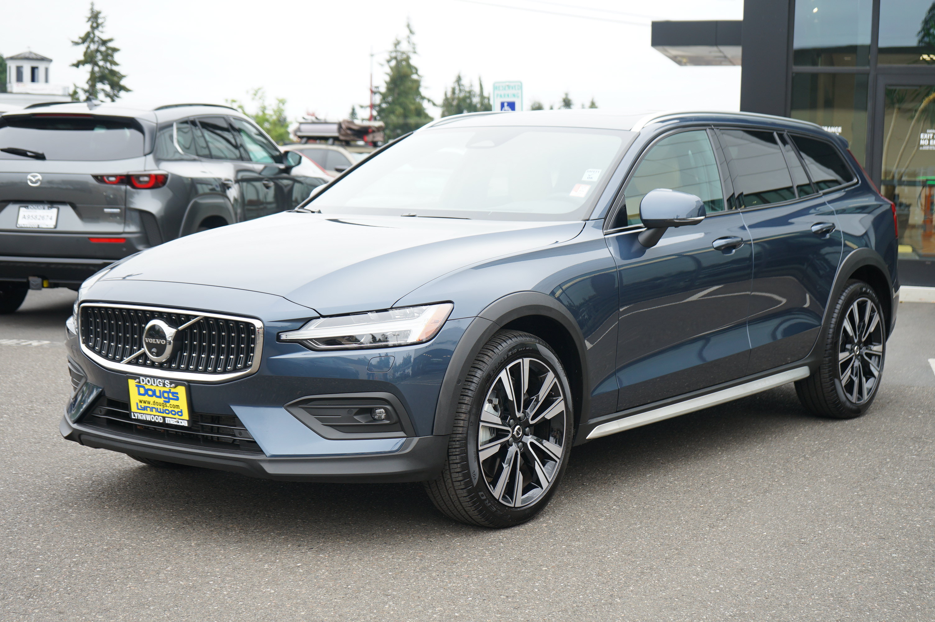 Used 2026 Volvo V60 B5 Cross Country Ultra AWD/4WD image 8