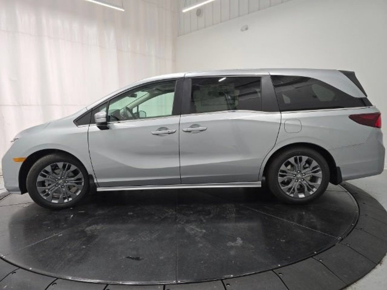 New 2026 Honda Odyssey Touring image 17