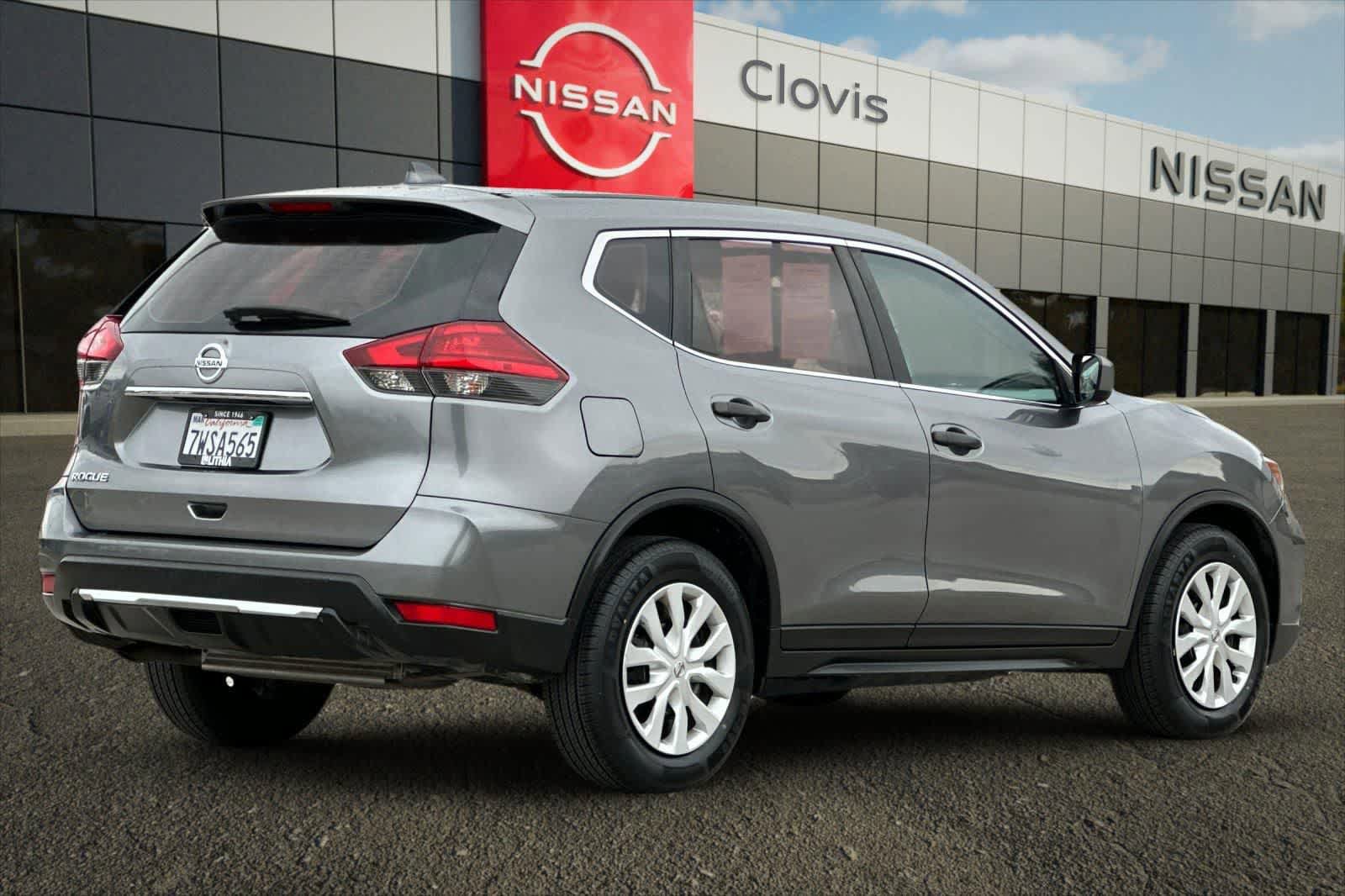 Used 2017 Nissan Rogue S FWD image 3