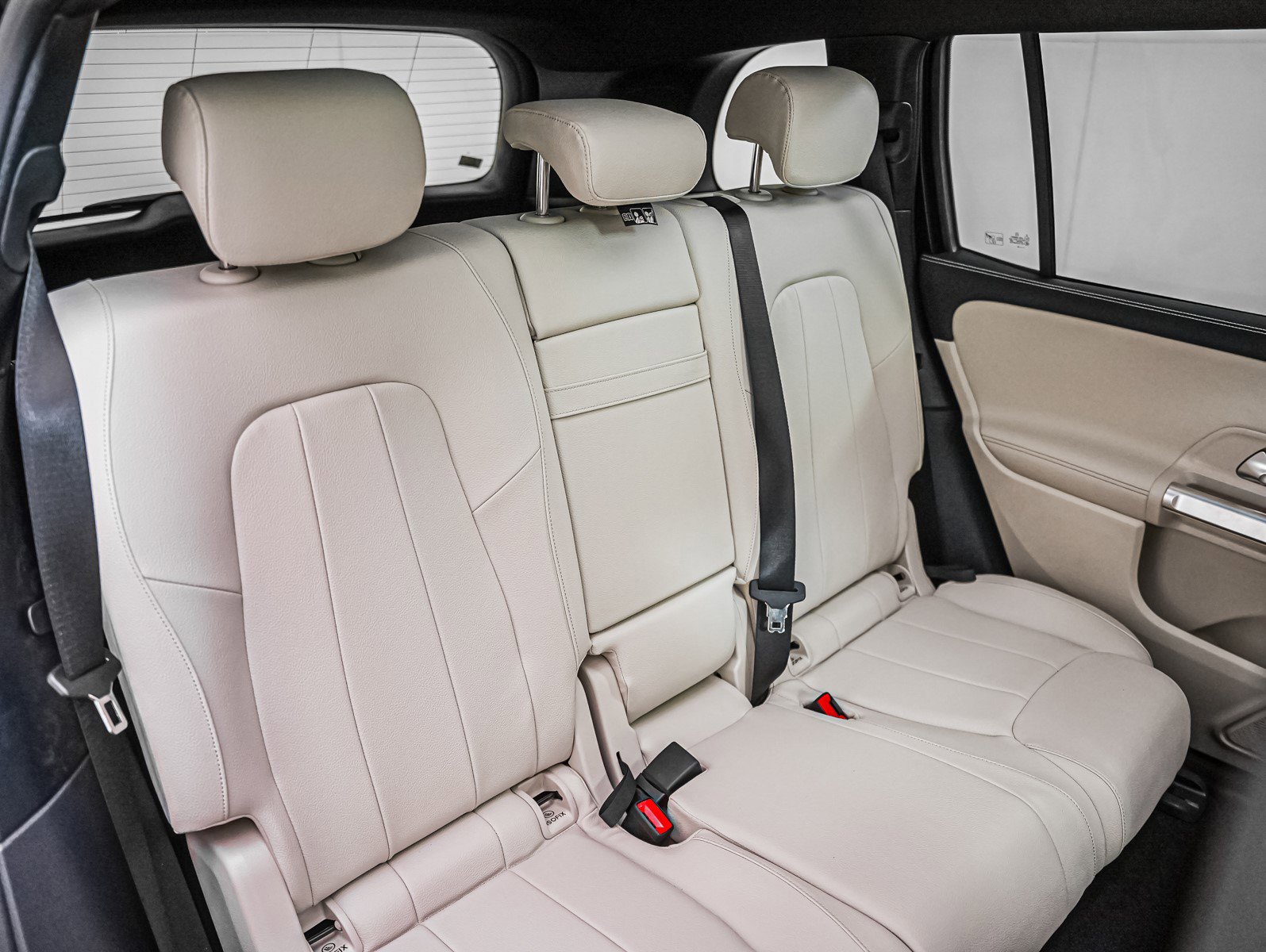 New 2025 Mercedes-Benz GLB 250 image 13