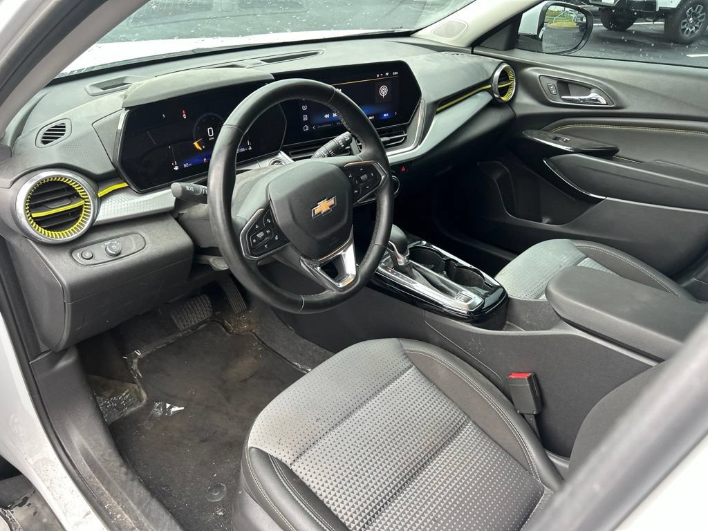 Used 2025 Chevrolet Trax LT w/ Driver Confidence Package FWD image 15