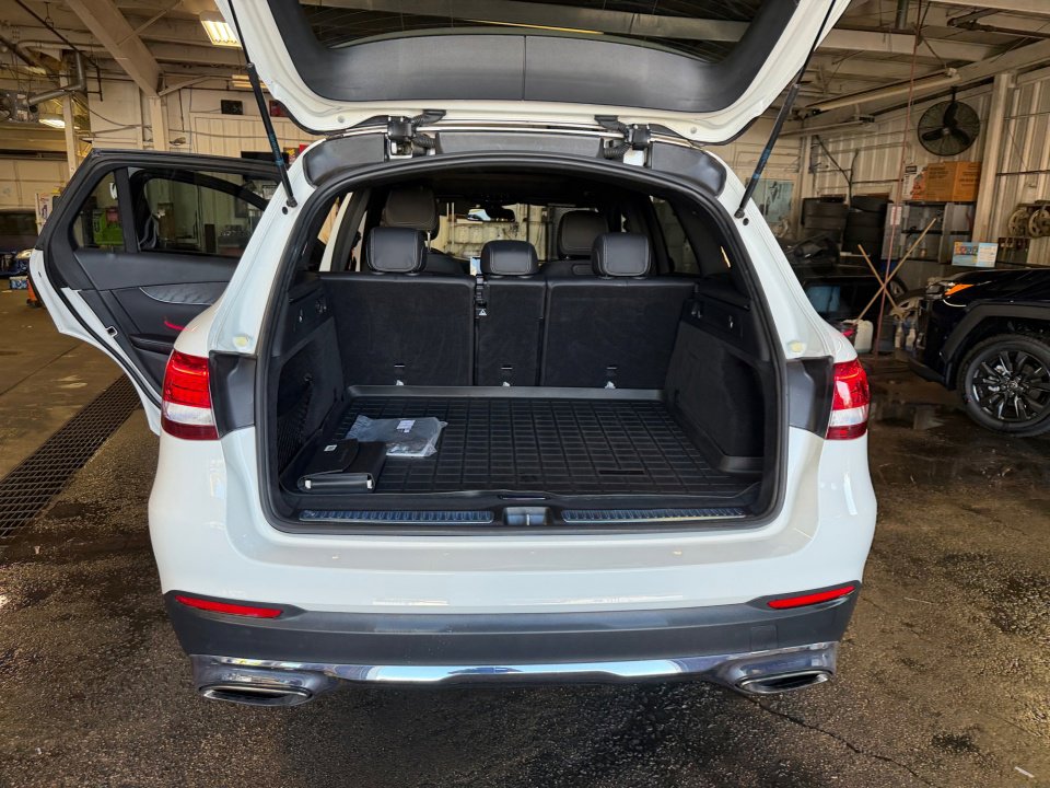 Used 2018 Mercedes-Benz GLC 300 4MATIC image 18