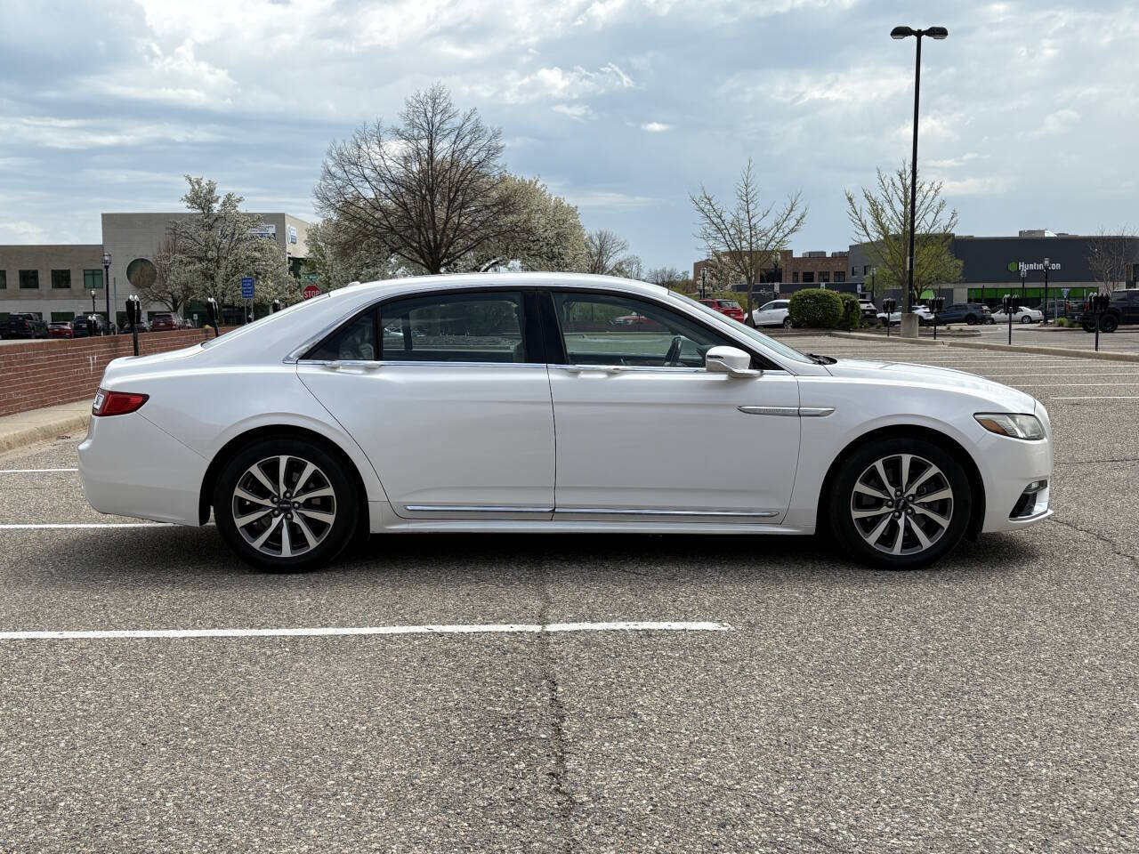 Used 2017 Lincoln Continental Premiere FWD image 8