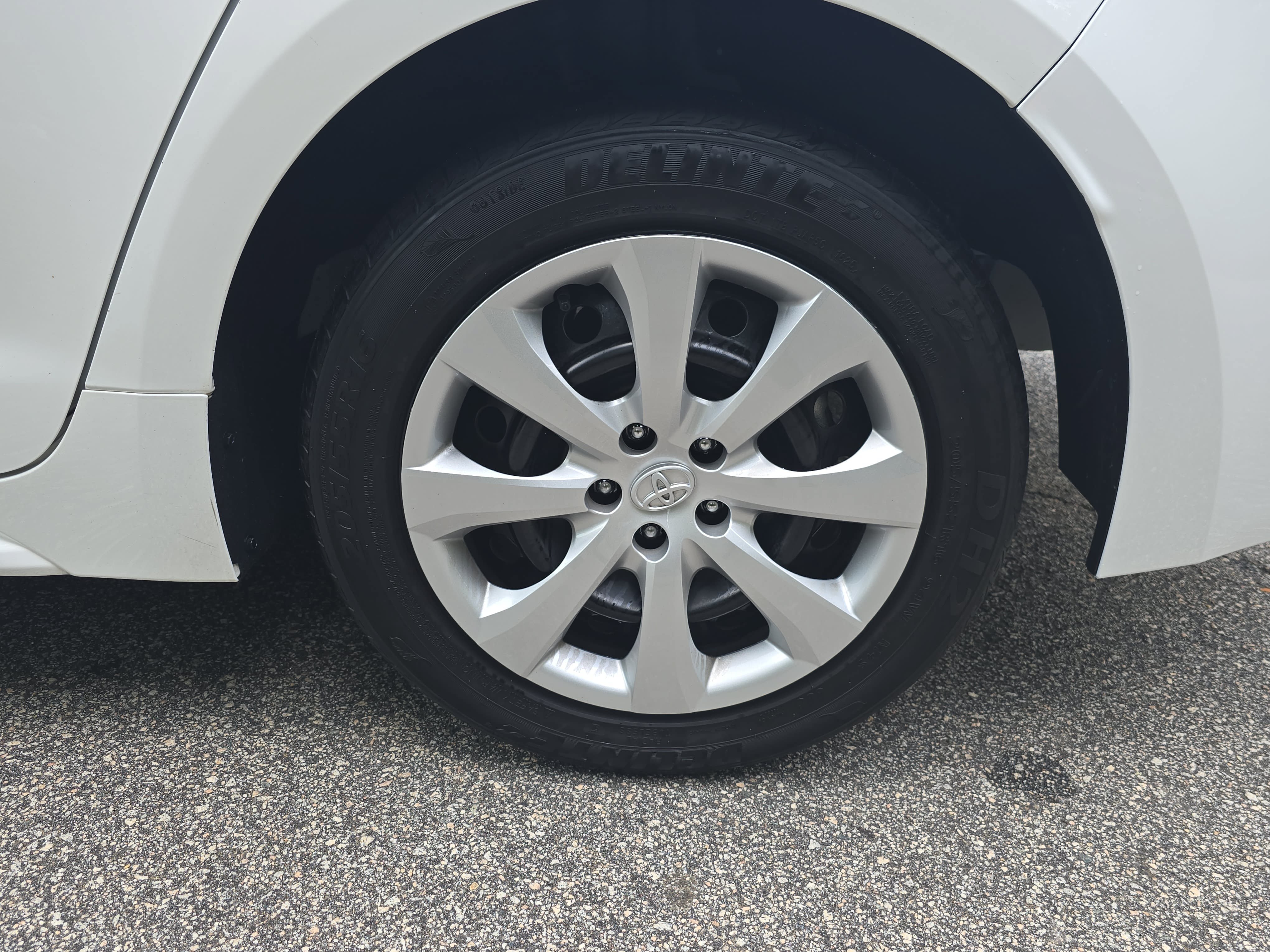 Used 2024 Toyota Corolla LE FWD image 30