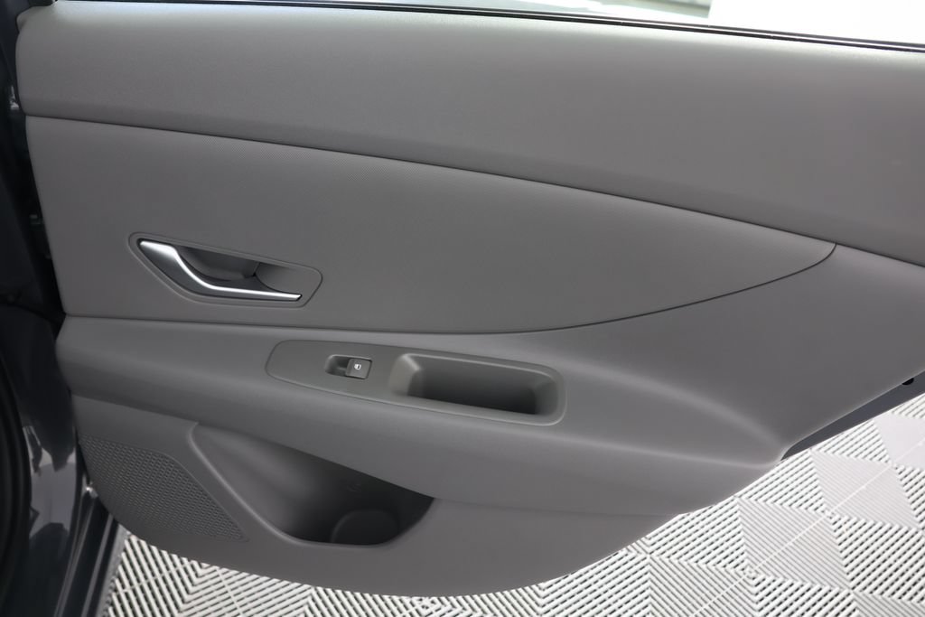 Used 2023 Hyundai Elantra SEL w/ Preferred Accessory Package FWD image 26