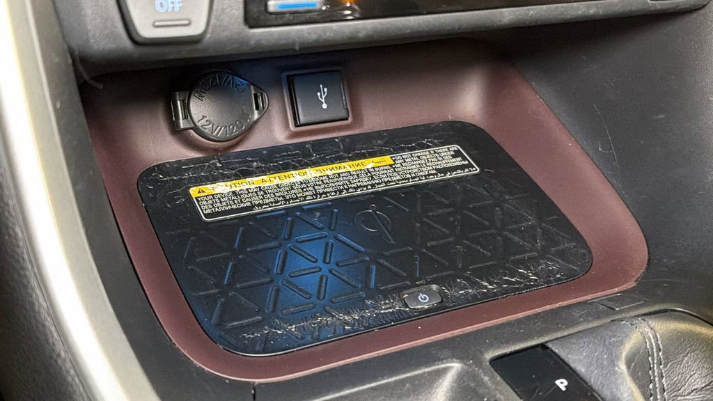 Used 2020 Toyota RAV4 Limited image 32