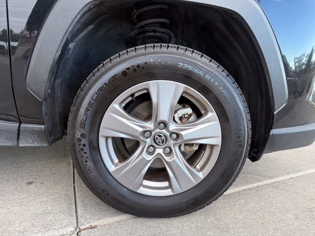 Used 2025 Toyota RAV4 XLE AWD/4WD image 28