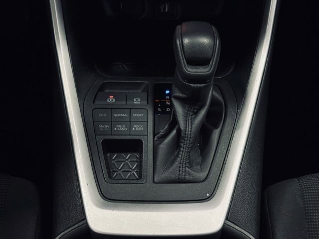 Used 2024 Toyota RAV4 LE image 27