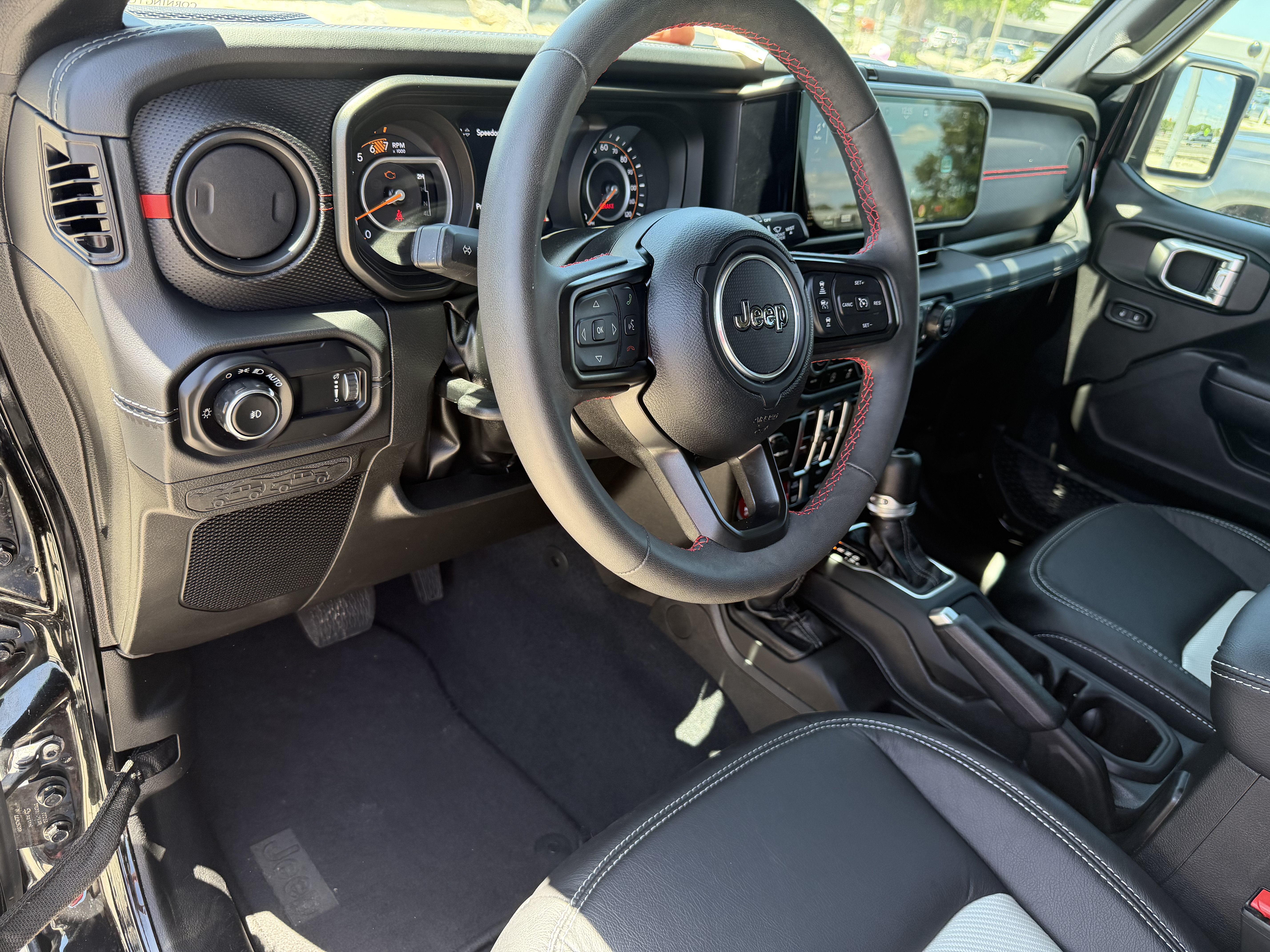 Used 2024 Jeep Wrangler Unlimited Rubicon AWD/4WD image 34