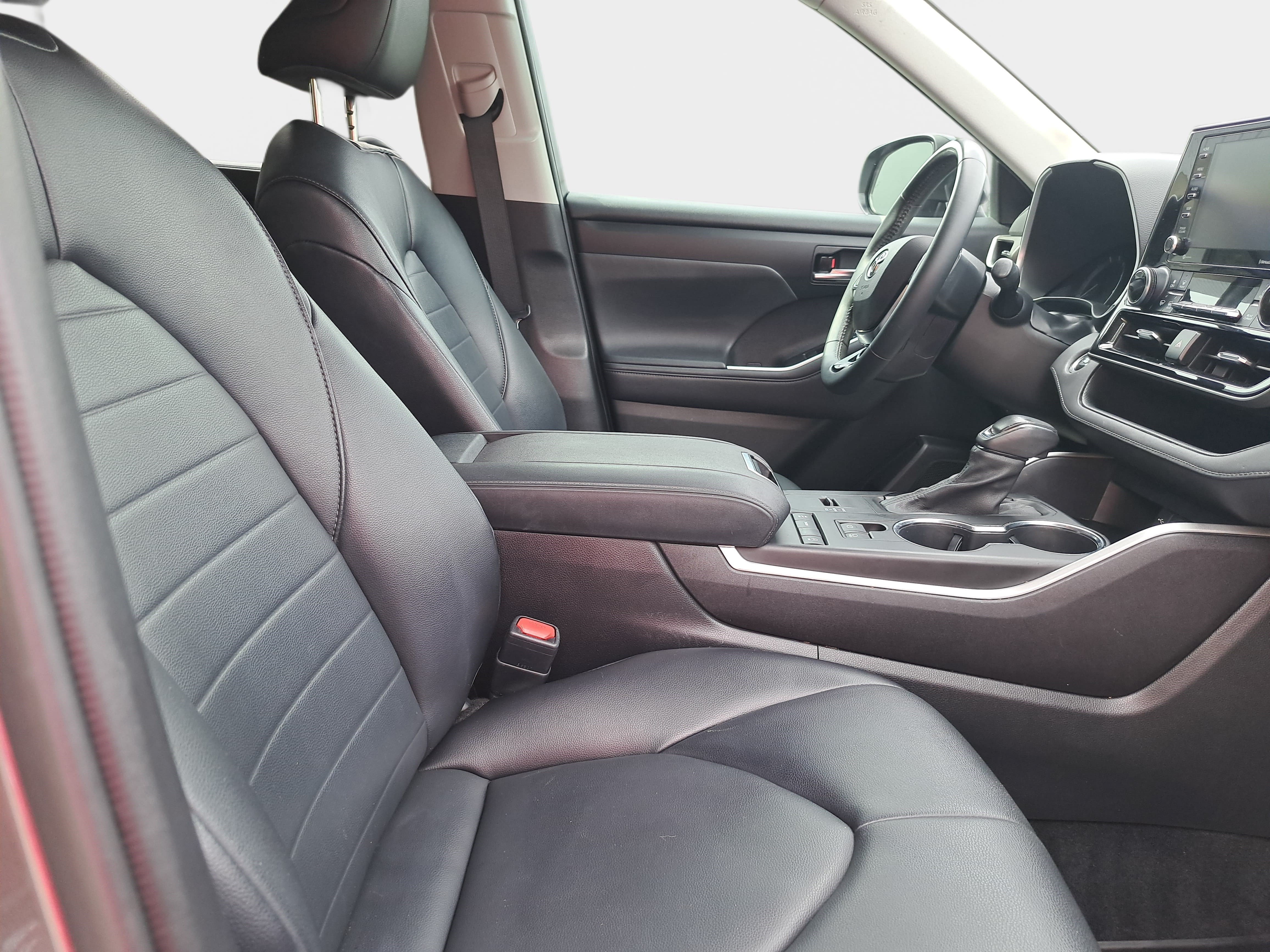 Used 2021 Toyota Highlander XLE FWD image 10