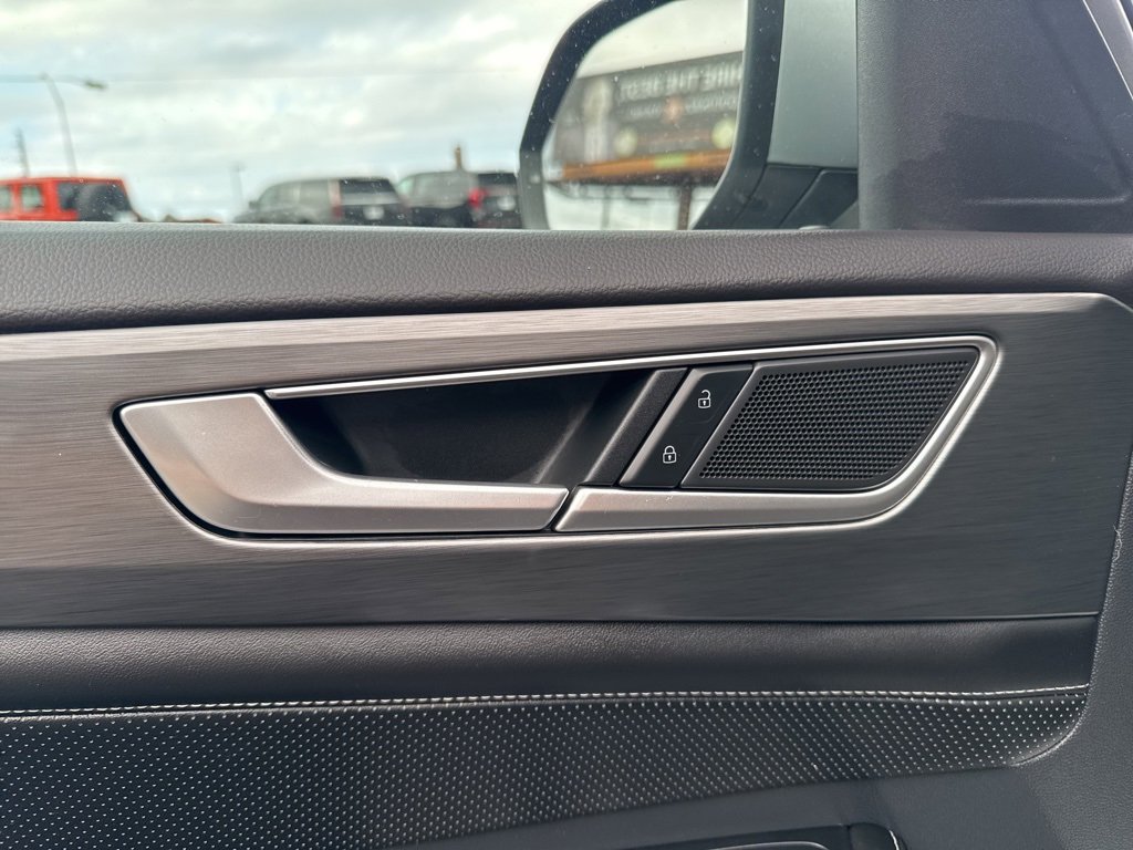 Used 2024 Volkswagen Atlas Cross Sport SE image 12