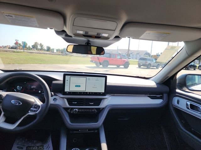 Used 2025 Ford Explorer Active image 32
