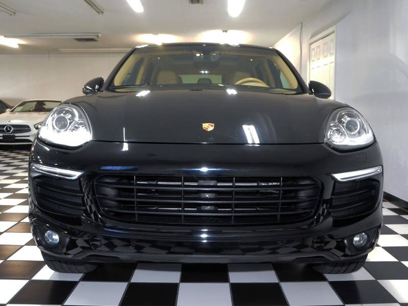 Used 2017 Porsche Cayenne Platinum Edition w/ Premium Package (PJV) AWD/4WD image 4