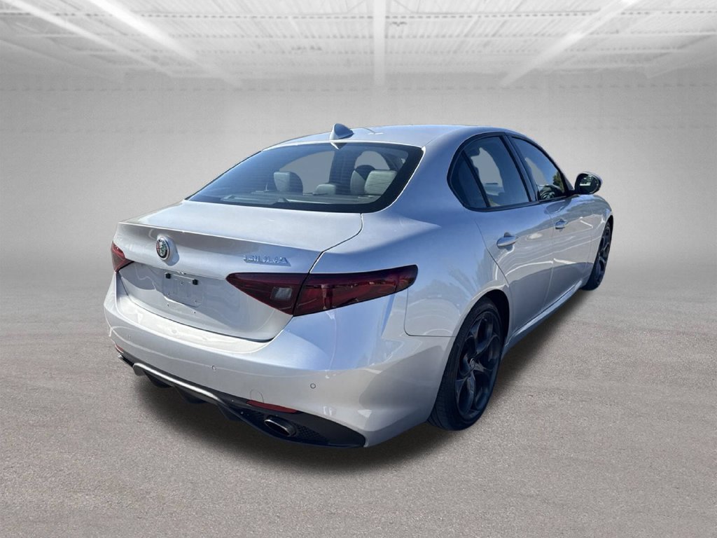 Used 2017 Alfa Romeo Giulia Ti w/ TI 19" Sport Package RWD image 9