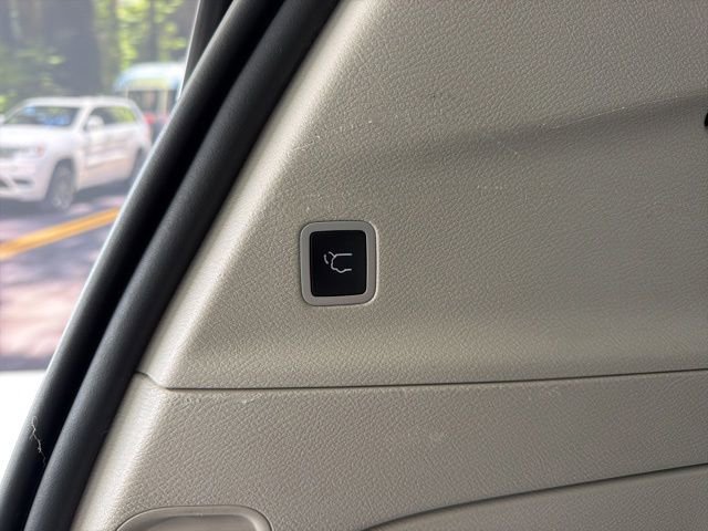 Used 2023 Chrysler Voyager LX FWD image 9