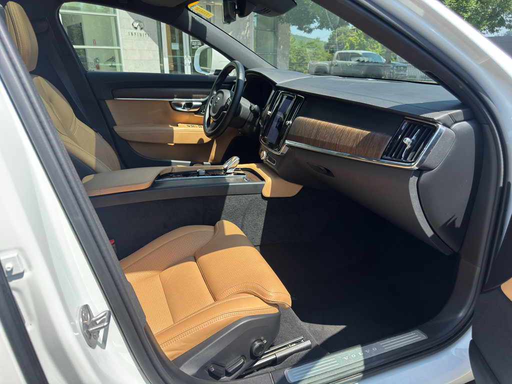 Certified 2025 Volvo V90 B6 Cross Country Ultra AWD/4WD image 26