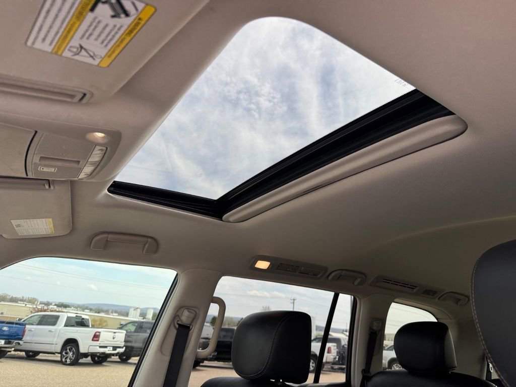 Used 2020 Nissan Armada Platinum w/ Captain's Chairs Package image 9