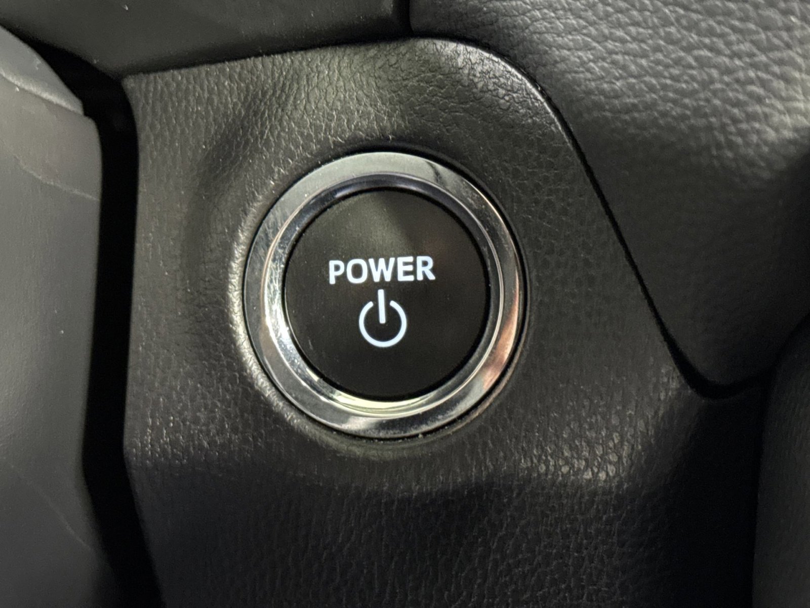 Used 2025 Toyota RAV4 XLE AWD/4WD image 42