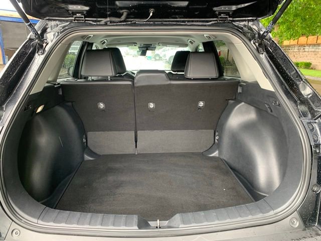 Used 2024 Toyota Corolla Cross XLE FWD image 5